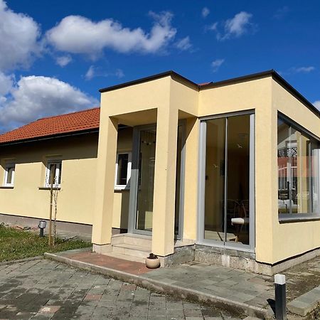 Апартаменты Minihaus In Zagreb Сесвете Экстерьер фото
