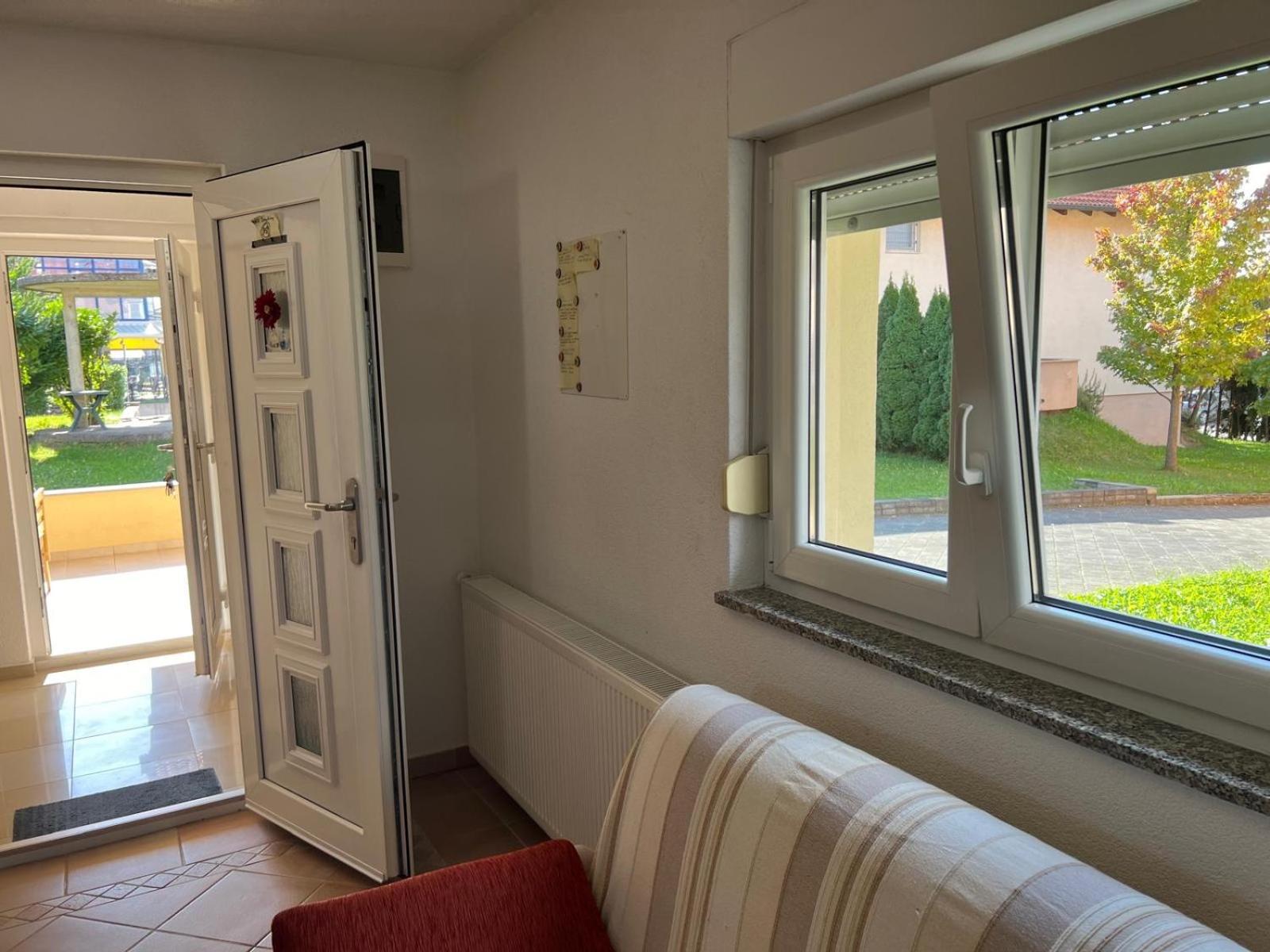 Апартаменты Minihaus In Zagreb Сесвете Экстерьер фото