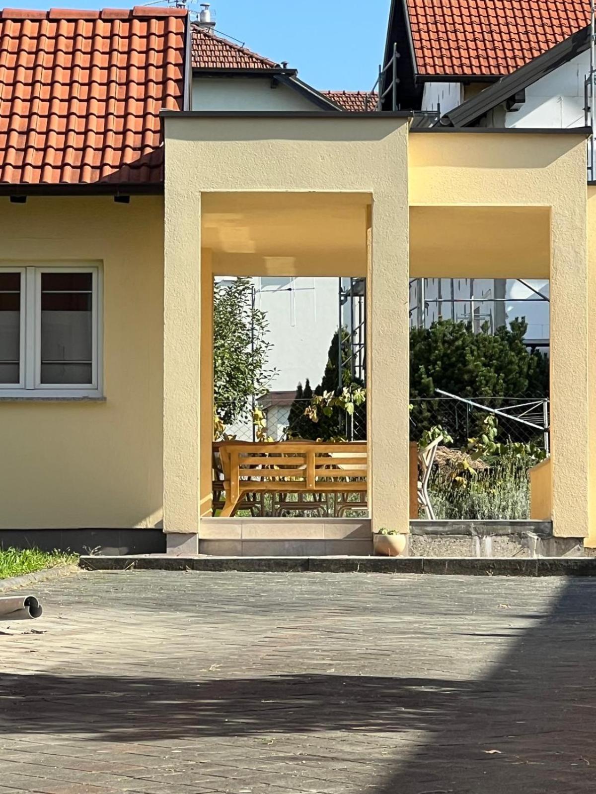 Апартаменты Minihaus In Zagreb Сесвете Экстерьер фото